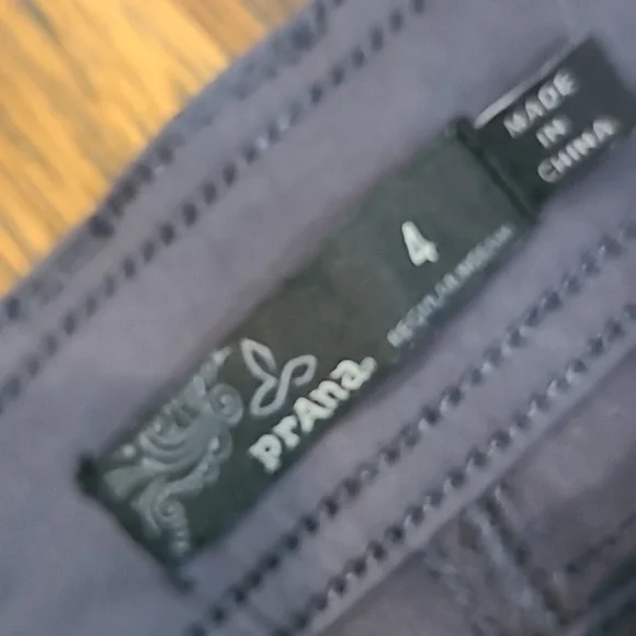 Prana women's size 4 pants/capri grey pants. - Picture 3 of 8